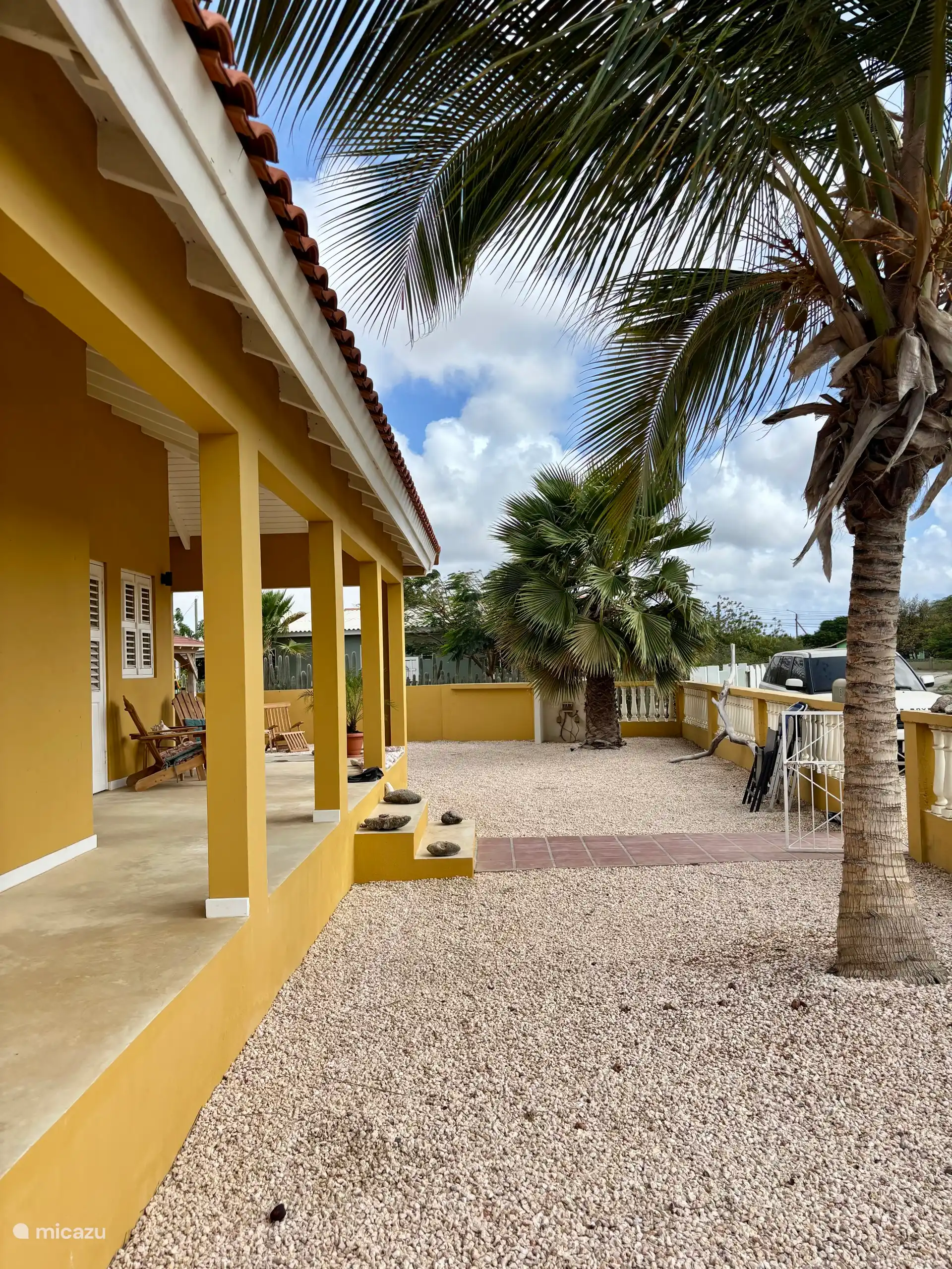 Villa mit Seitenansicht