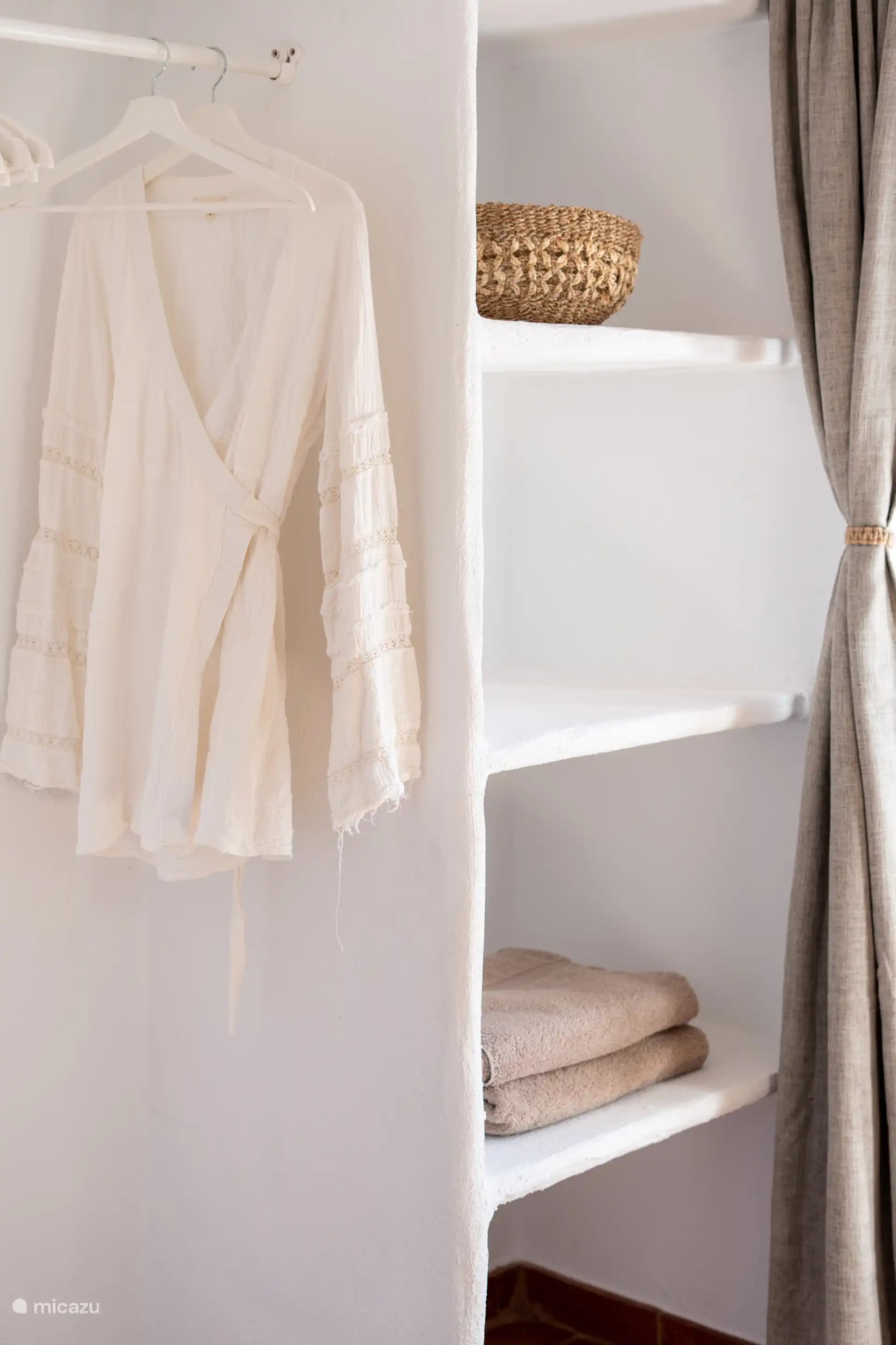 Geïntegreerde bakstenen kasten, ruim en met traditionele charme