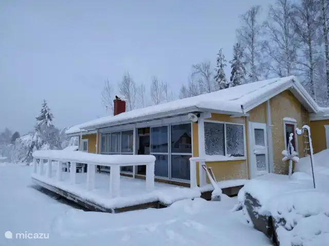 Västertorp - Maison jaune | Suède, Örebro, Lindesberg - bungalow En plein hiver