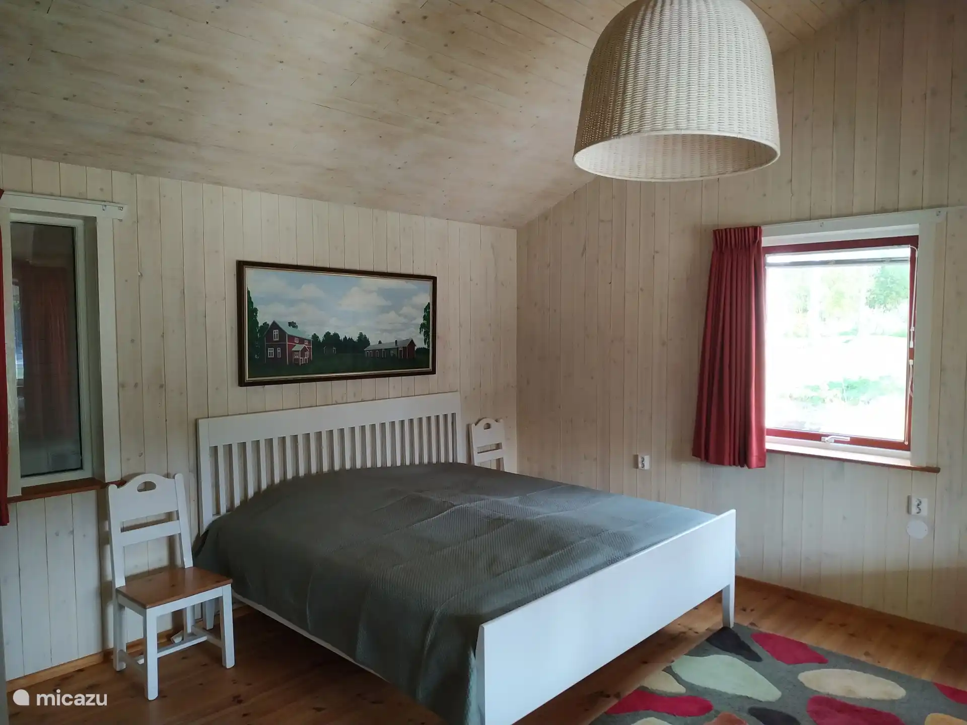 Master bedroom.
bed 180 x 200