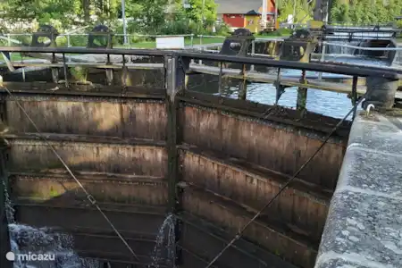 Hjälmer kanal / docka