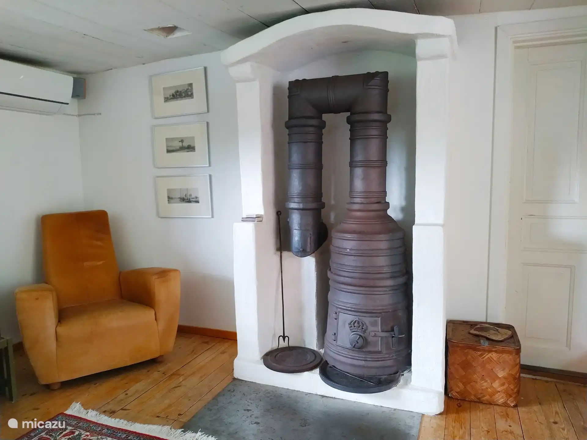 Wohnzimmer mit Bergslagskamin 