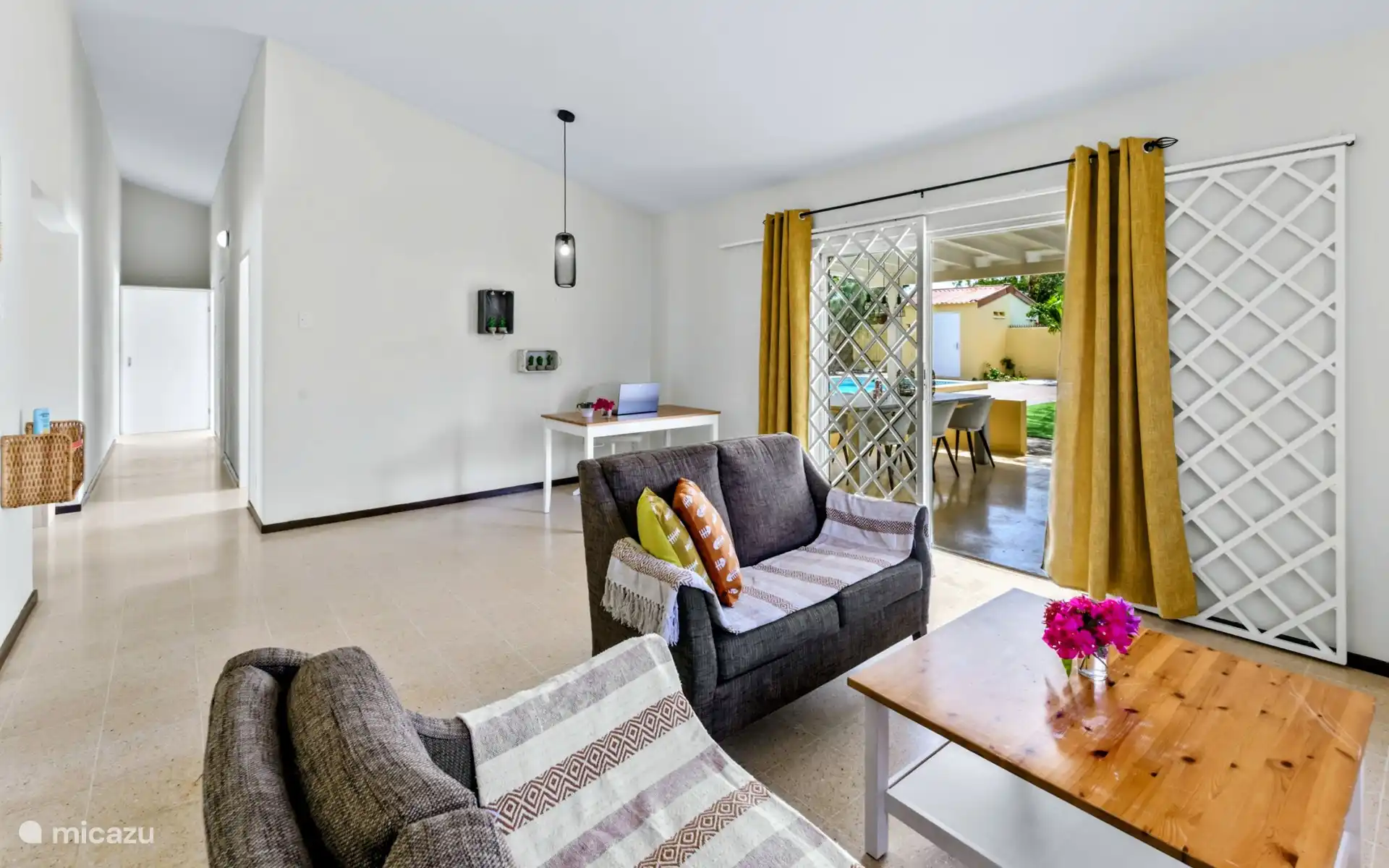 Living room, workplace