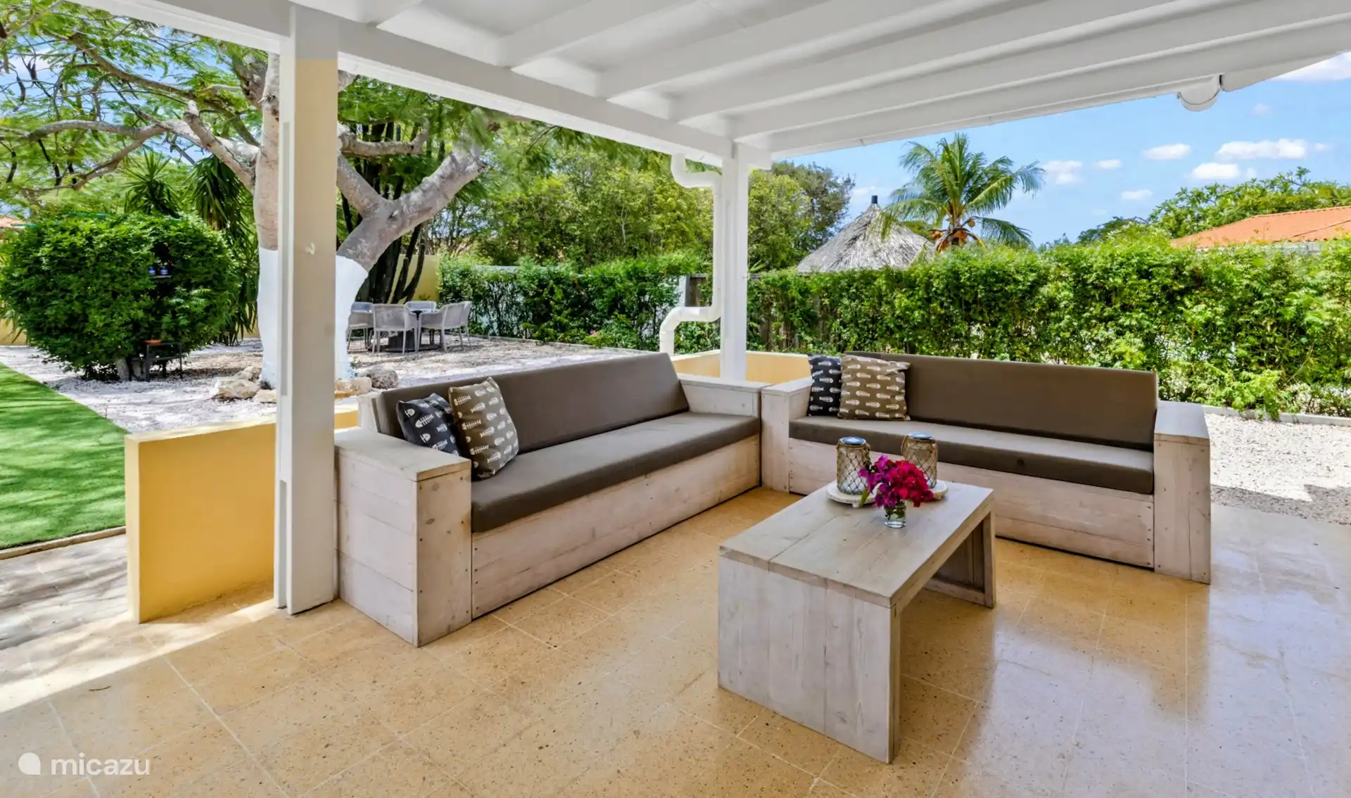 Scaffolding wood lounge bench