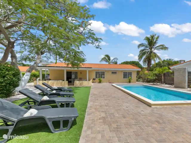 Villa Montana huren in Curaçao, Banda Abou (west), Grote Berg - villa Genoeg zon, genoeg schaduw en om even af te spoelen, een fijne buitendouche