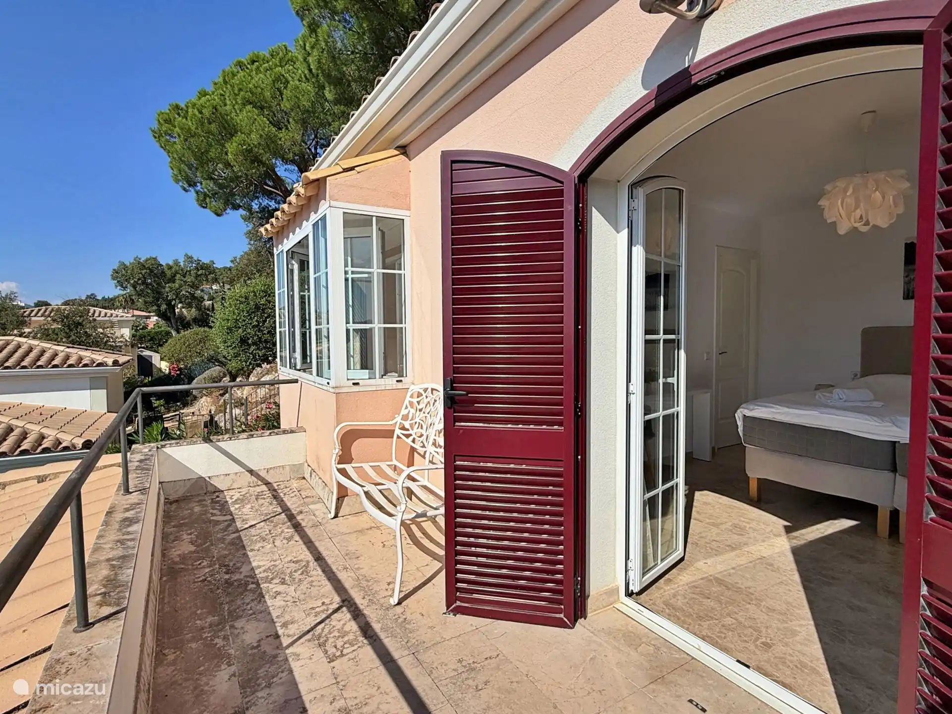 Schlafzimmer mit Terrasse 1