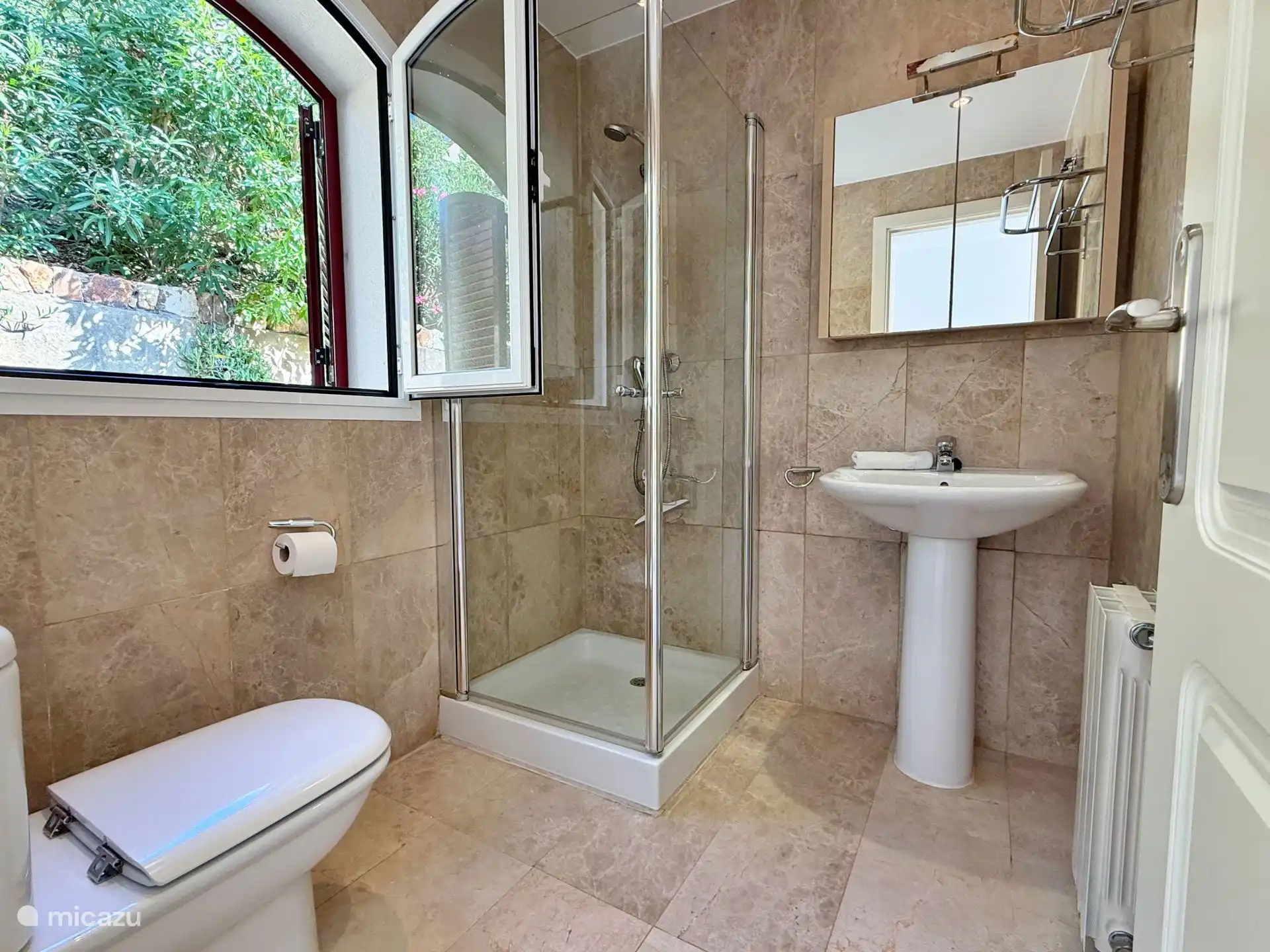 Badezimmer Schlafzimmer 2