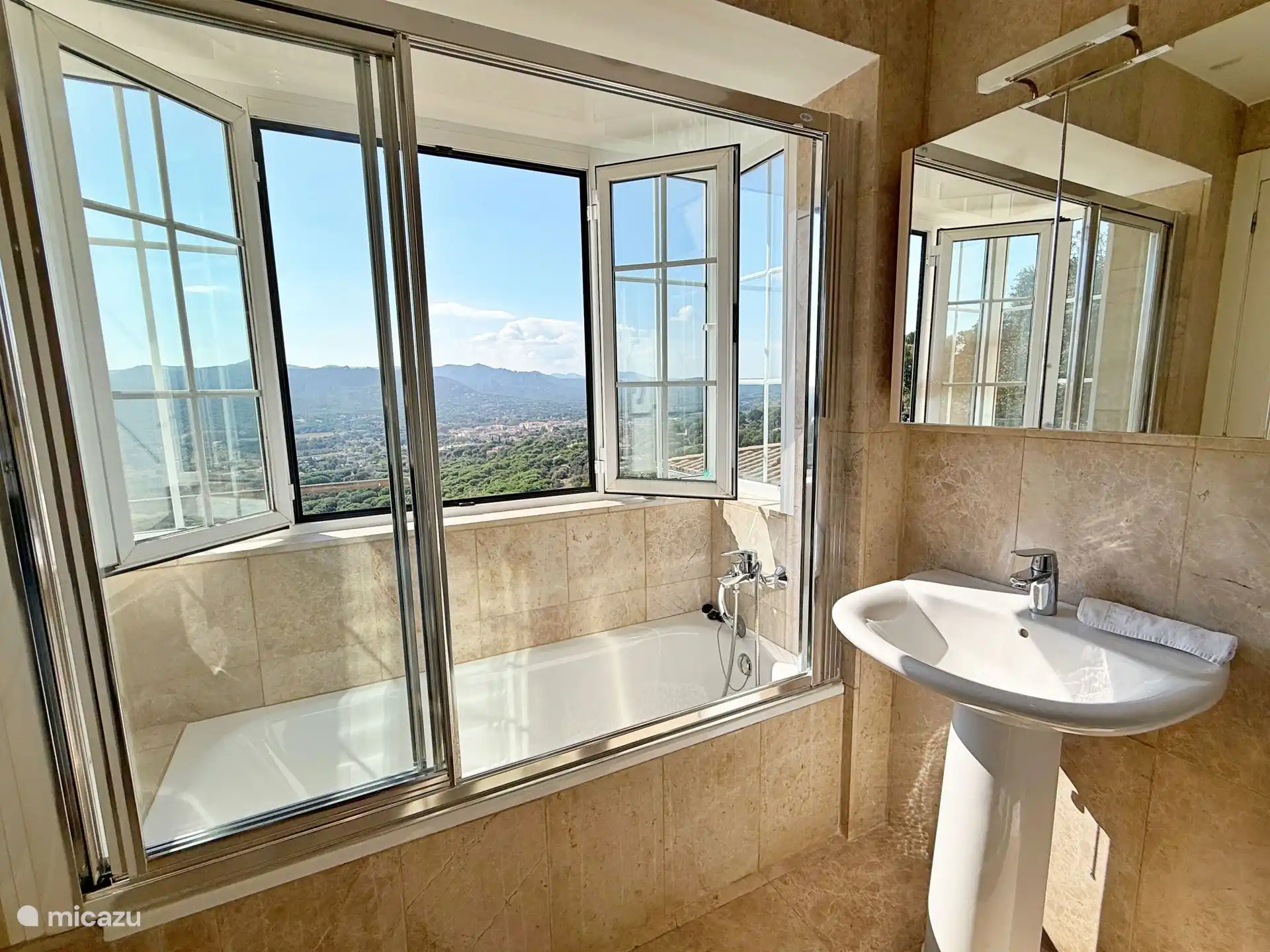 Badezimmer Schlafzimmer 1