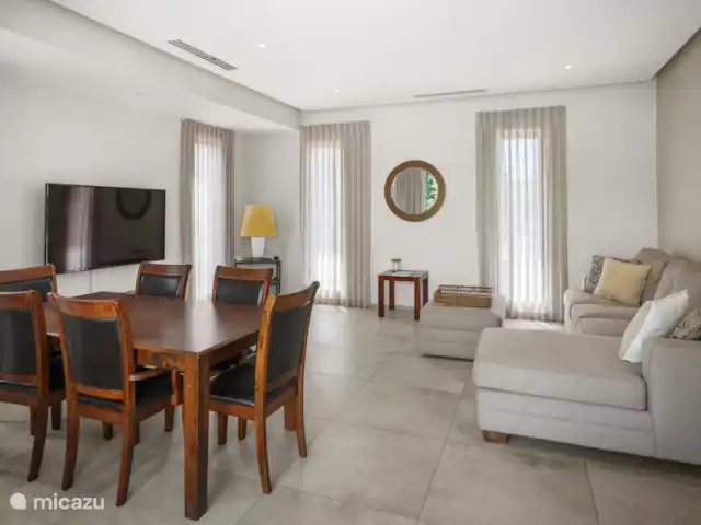 Location de Vacances Curaçao, Banda Ariba (est), Jan Sofat, villa - Villa exclusive avec piscine privée Salon spacieux avec télévision connectée et climatisation
