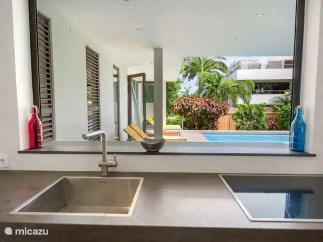 Location de Vacances Curaçao, Banda Ariba (est), Jan Sofat, villa - Villa exclusive avec piscine privée Cuisine ouverte avec volets. 
La cuisine est entièrement équipée