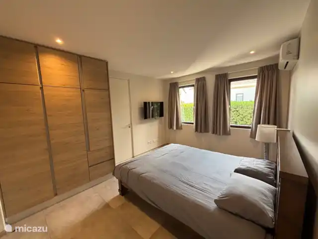 Location de Vacances Curaçao, Banda Ariba (est), Jan Sofat, villa - Villa exclusive avec piscine privée Chambre 2 
Lit Queen
TÉLÉ
Climatisation 
Armoire spacieuse
Salle de bain adjacente à la chambre
