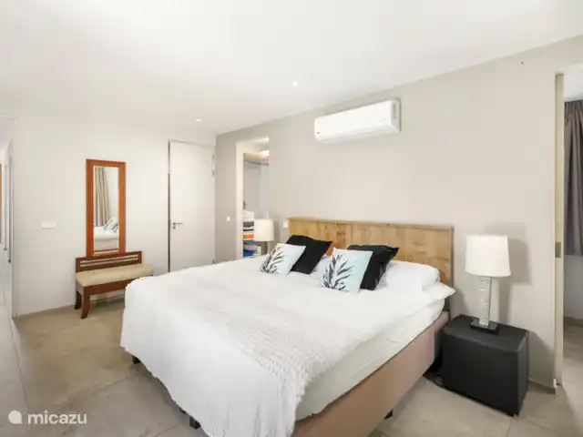 Location de Vacances Curaçao, Banda Ariba (est), Jan Sofat, villa - Villa exclusive avec piscine privée Chambre des maîtres
Matelas king-size
Walk-in des deux côtés du lit
Salle de bain privée
Climatisation 
Accès à la terrasse
Télévision