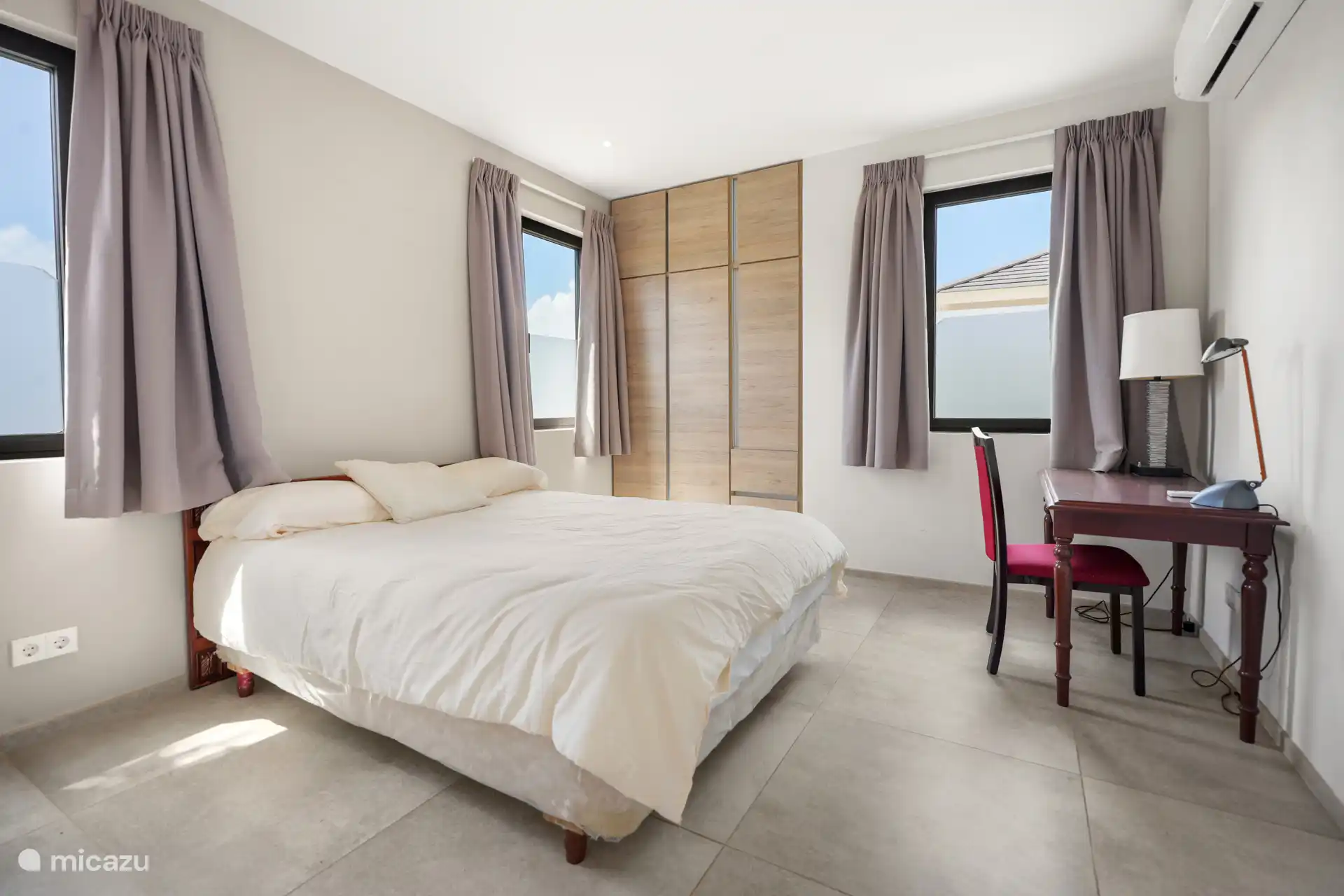 Chambre 3 avec un lit queen
Climatisation 
Possibilité de bureau
Téléviseur intelligent
Armoire spacieuse 
Salle de bain adjacente à la chambre. 