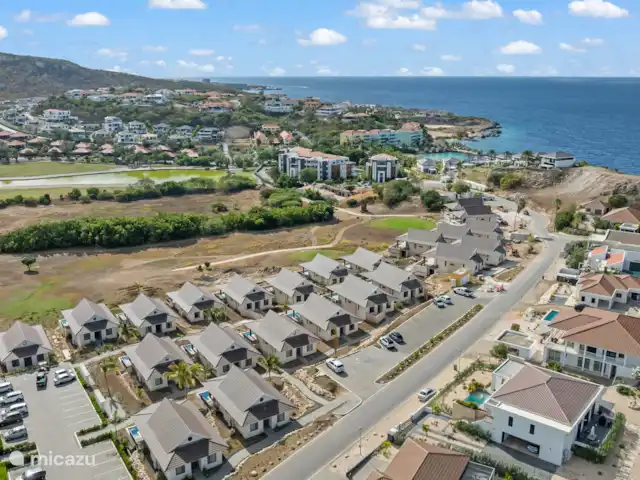 Villa Jazmyn 31 Blue Bay Resort | Curaçao, Curaçao-Centre, Blue Bay - villa À distance de marche de la plage. Beaucoup de parking gratuit devant la porte.