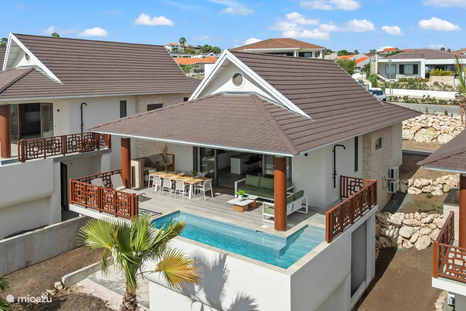 Genießen Sie die Natur mit Ihrem eigenen Swimmingpool und Ihrer Außendusche. 