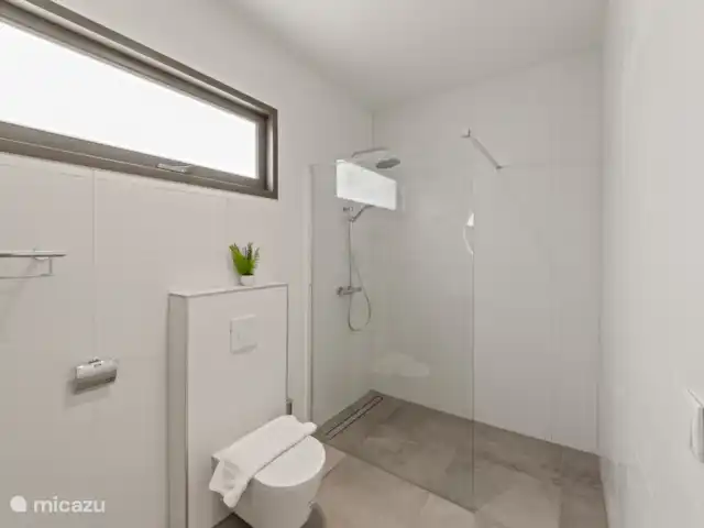 Villa Jazmyn 31 Blue Bay Resort | Curaçao, Curaçao-Centre, Blue Bay - villa Belle salle de bain, avec douche à effet pluie, toilettes et lavabo spacieux