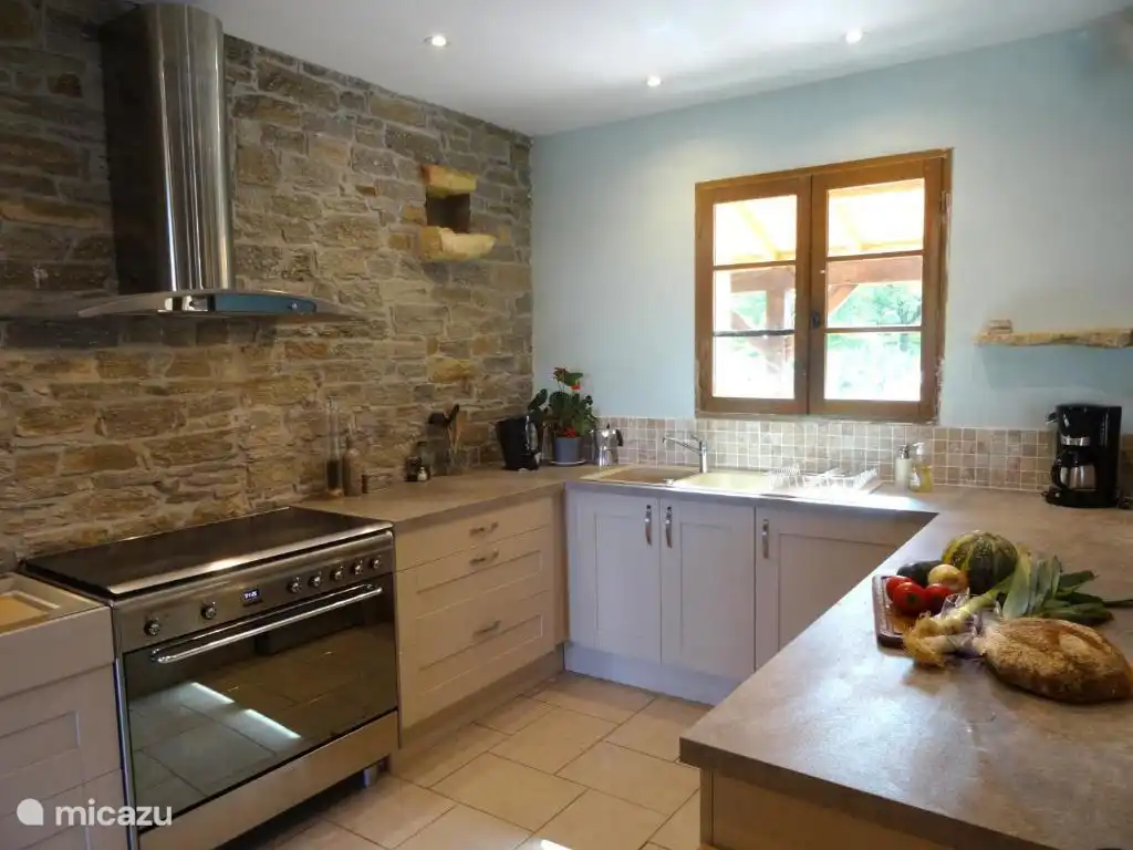 Cuisine ouverte entièrement équipée