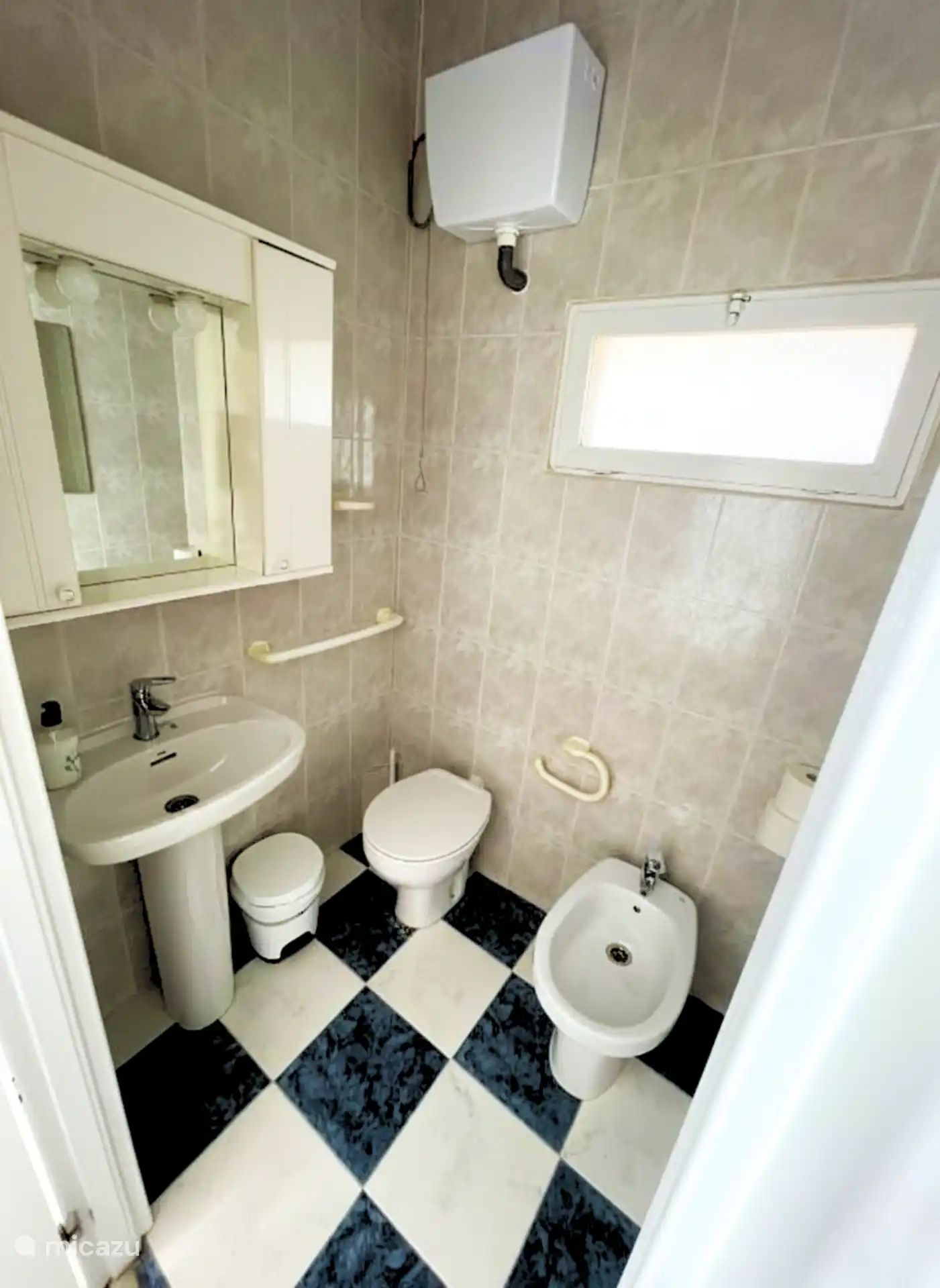 Aseo Habitación 2, con bidé.