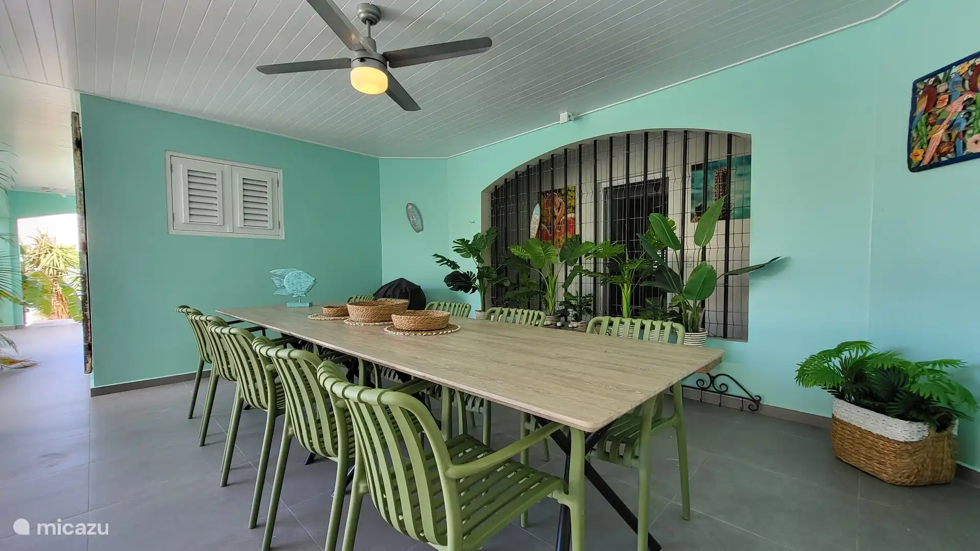 Voor vele gezellige maaltijden, spelletjes, gesprekken, samenzijn, herinneringen om nooit te vergeten!!!