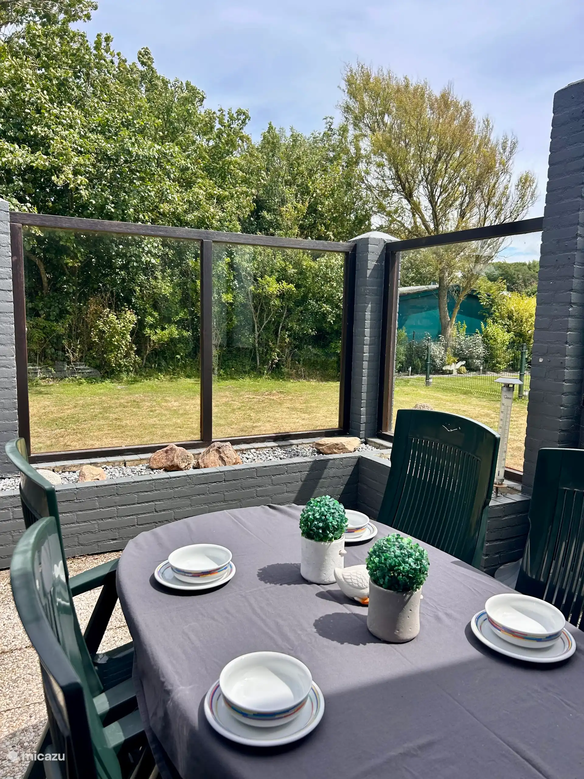 Terras met tuinmeubels