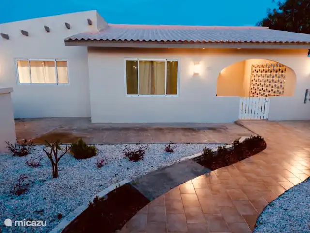 Location de Vacances Aruba, Oranjestad, Oranjestad, maison de ville - Retraite Casa Wayaca  Devant de la maison