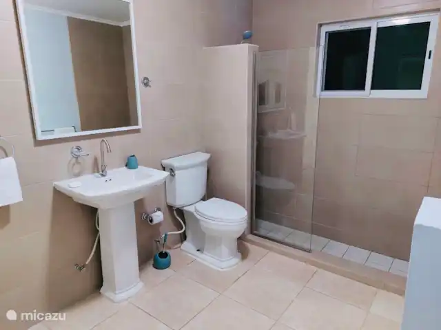 Location de Vacances Aruba, Oranjestad, Oranjestad, maison de ville - Retraite Casa Wayaca  Salle de bain 1