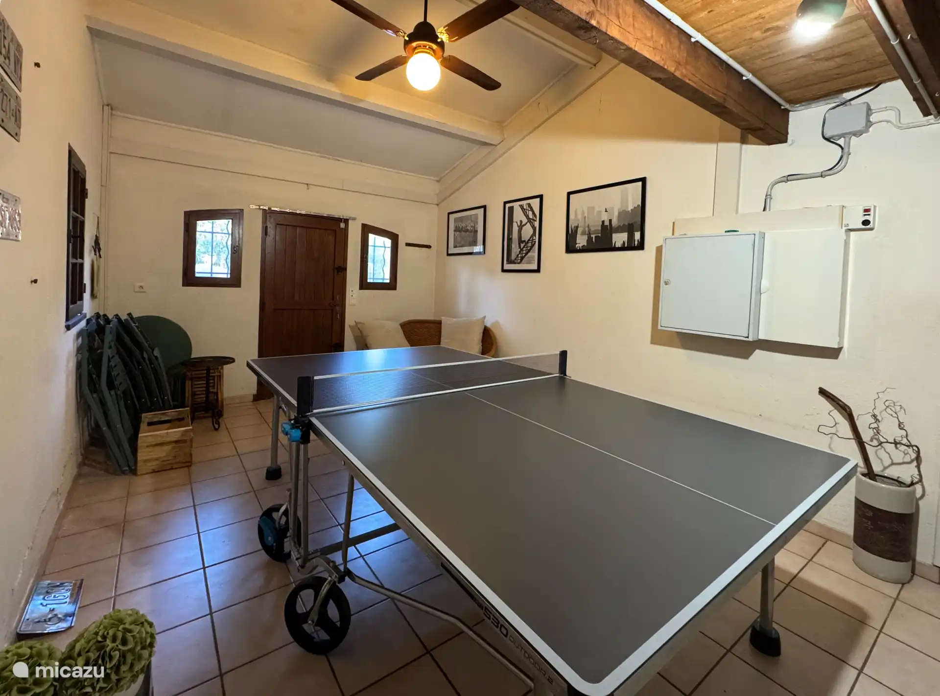 Tischtennis im Spielzimmer