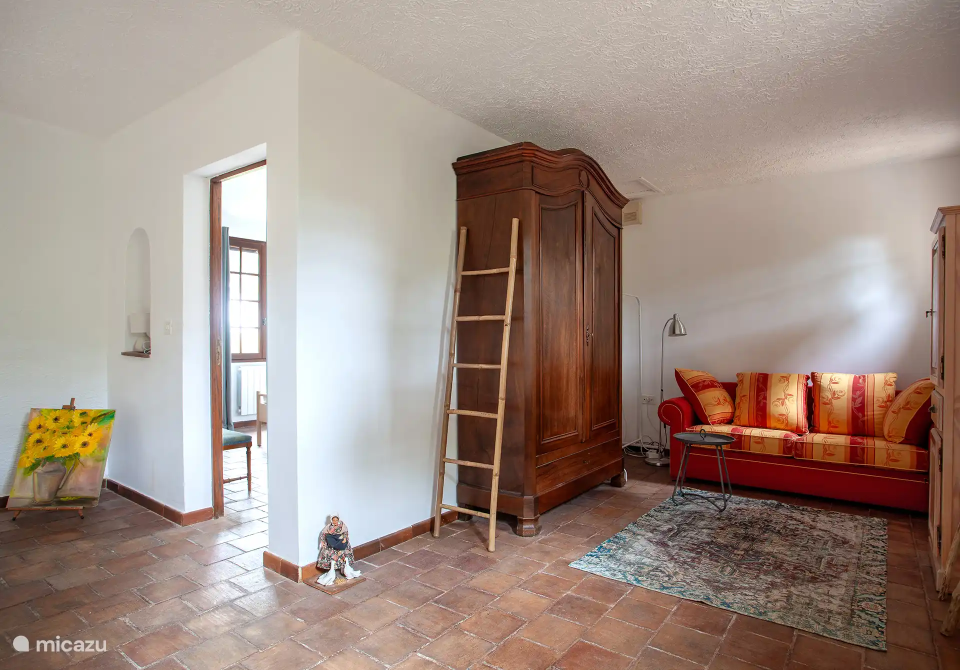 Mezzanine additional seating area