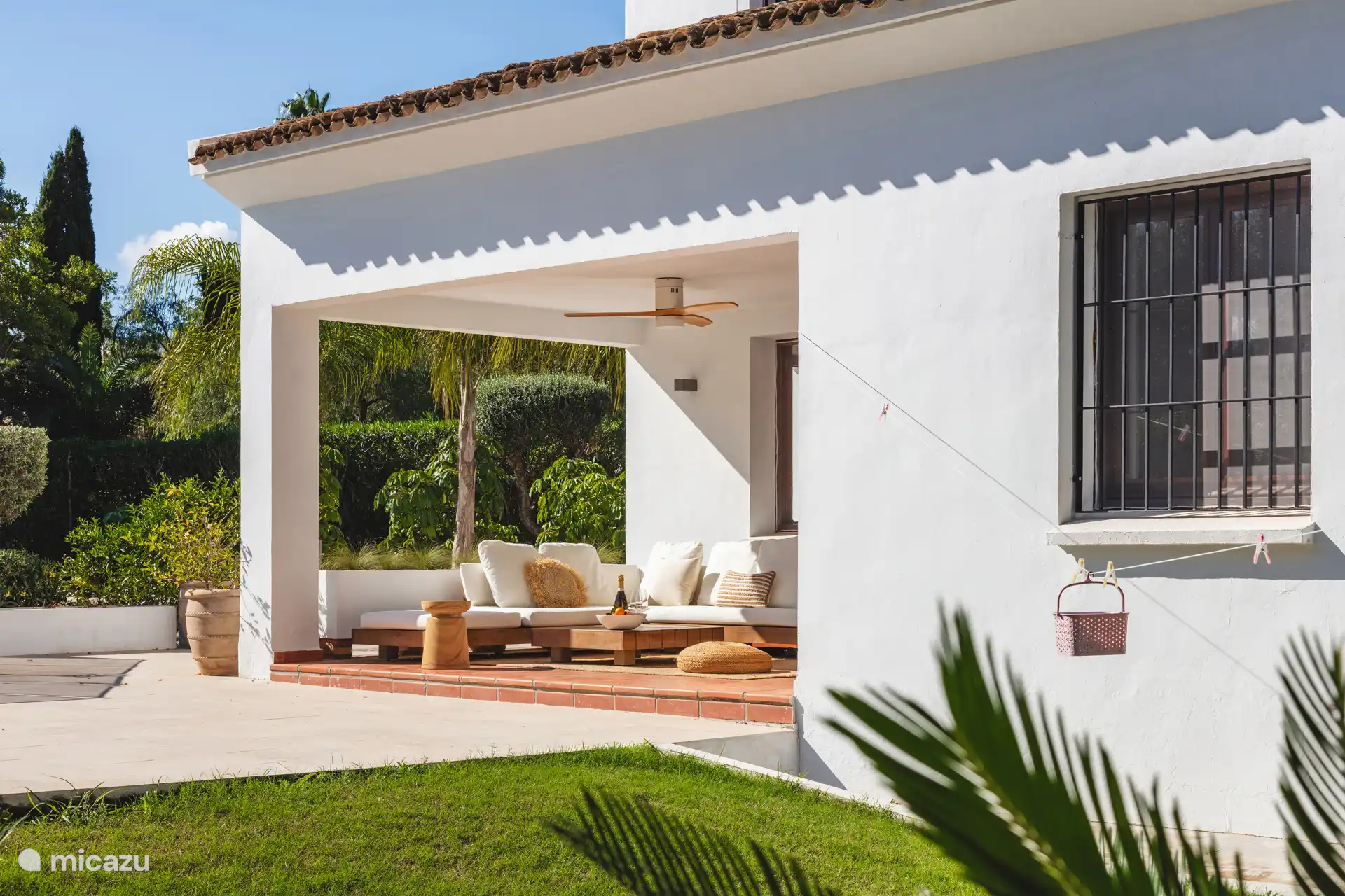 Terras met grote loungezit