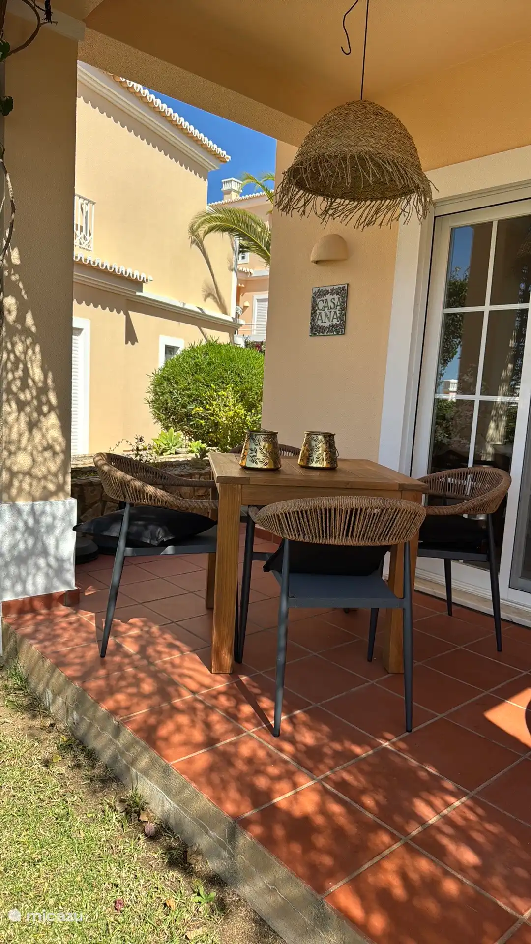 Terraza orientada al sur, sol todo el día 