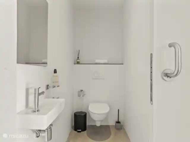 Artistieke Villa Scoop met zeezicht huren in Curaçao, Banda Ariba (oost), Bapor Kibra - villa Separaat toilet aanwezig.