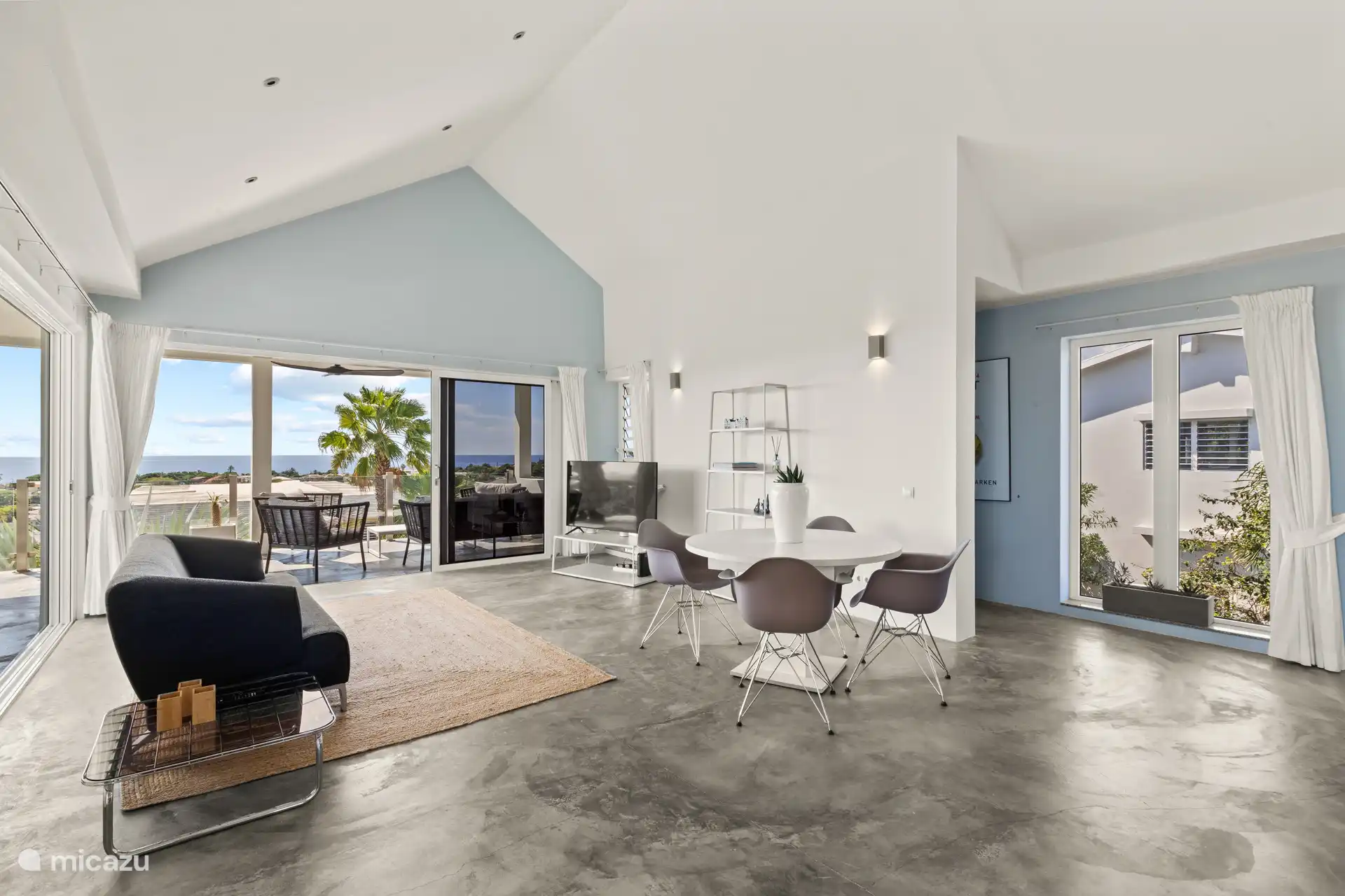 Spacious bright living room