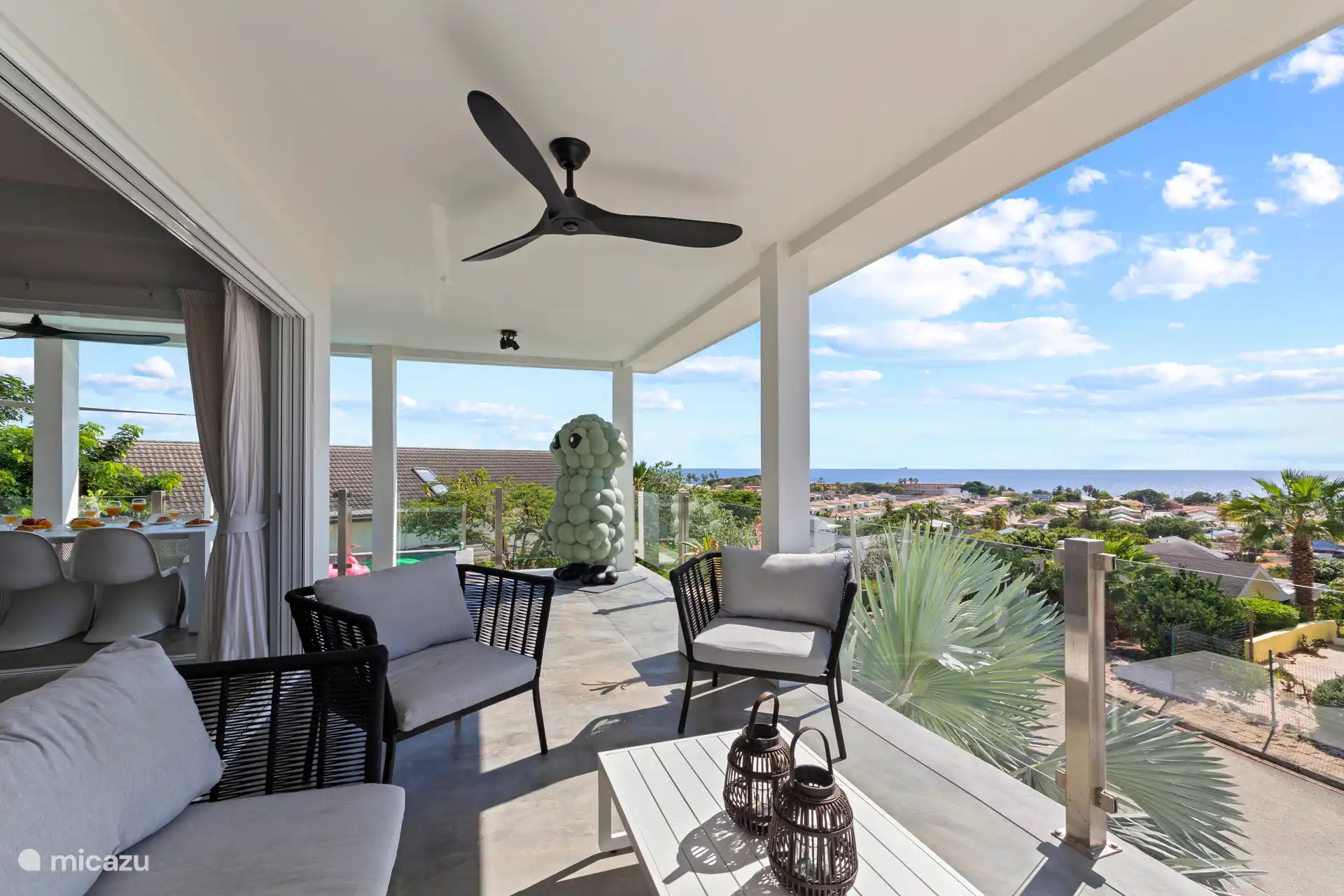 Comfortable lounge set where you can enjoy the view. 