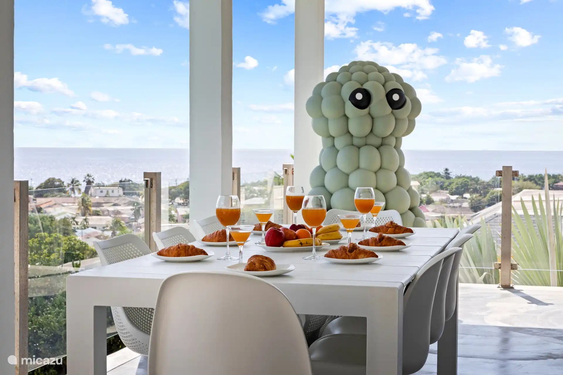 Have breakfast outside with sea view.