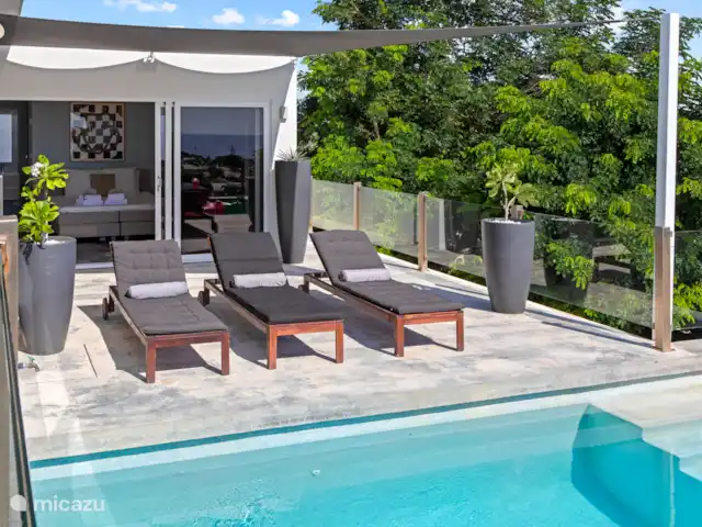 Artistieke Villa Scoop met zeezicht huren in Curaçao, Banda Ariba (oost), Bapor Kibra - villa Sun loungers beschikbaar