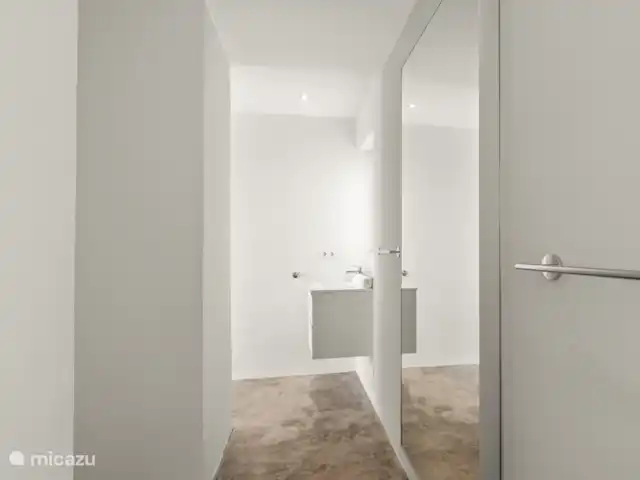 Artistieke Villa Scoop met zeezicht huren in Curaçao, Banda Ariba (oost), Bapor Kibra - villa Badkamer bij de master bedroom.