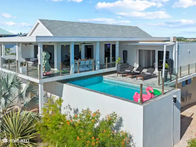 Artistieke Villa Scoop met zeezicht huren in Curaçao, Banda Ariba (oost), Bapor Kibra - villa Villa is gelegen in La Privada resort - gated community.
