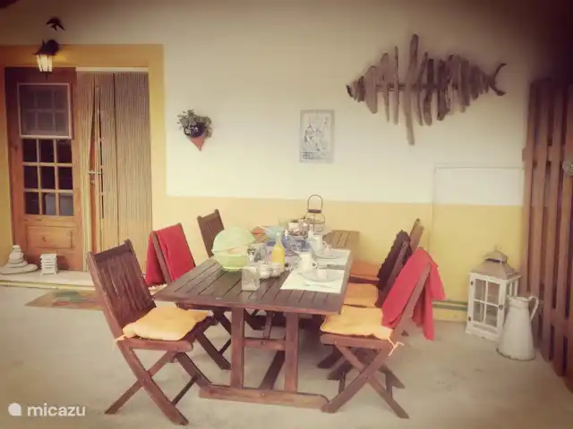 casa vacacional en Portugal, Costa de Prata, Alfeizerão –  Casa Andorinha Amplia terraza con mesa ajustable (4-6p)