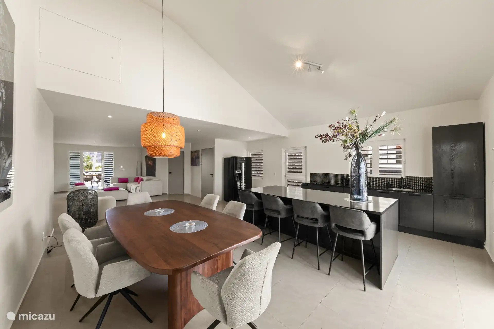 eetkamer met open keuken