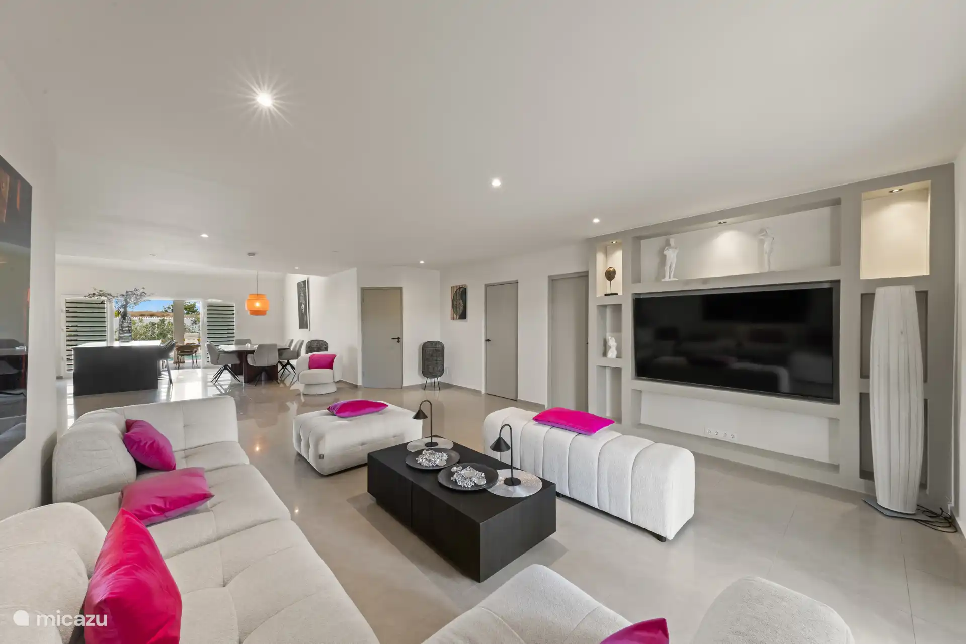 Woonkamer met flat screen TV