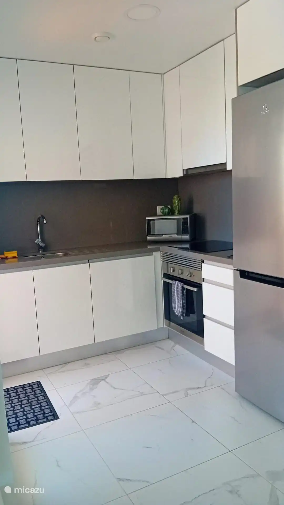 keuken met vaatwasser en alle benodigdheden aanwezig