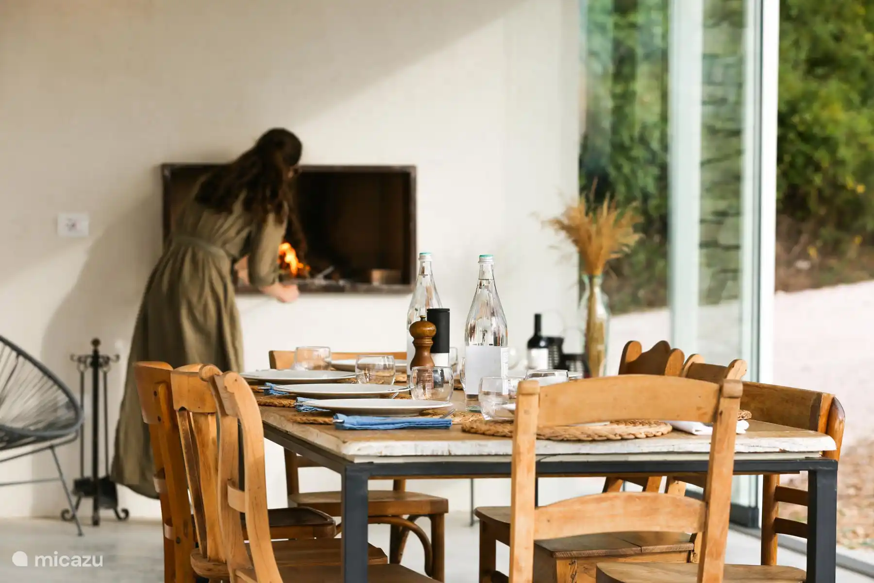 La cheminée véranda, parfaite pour faire des barbecues et créer une ambiance chaleureuse pour les rassemblements du soir.