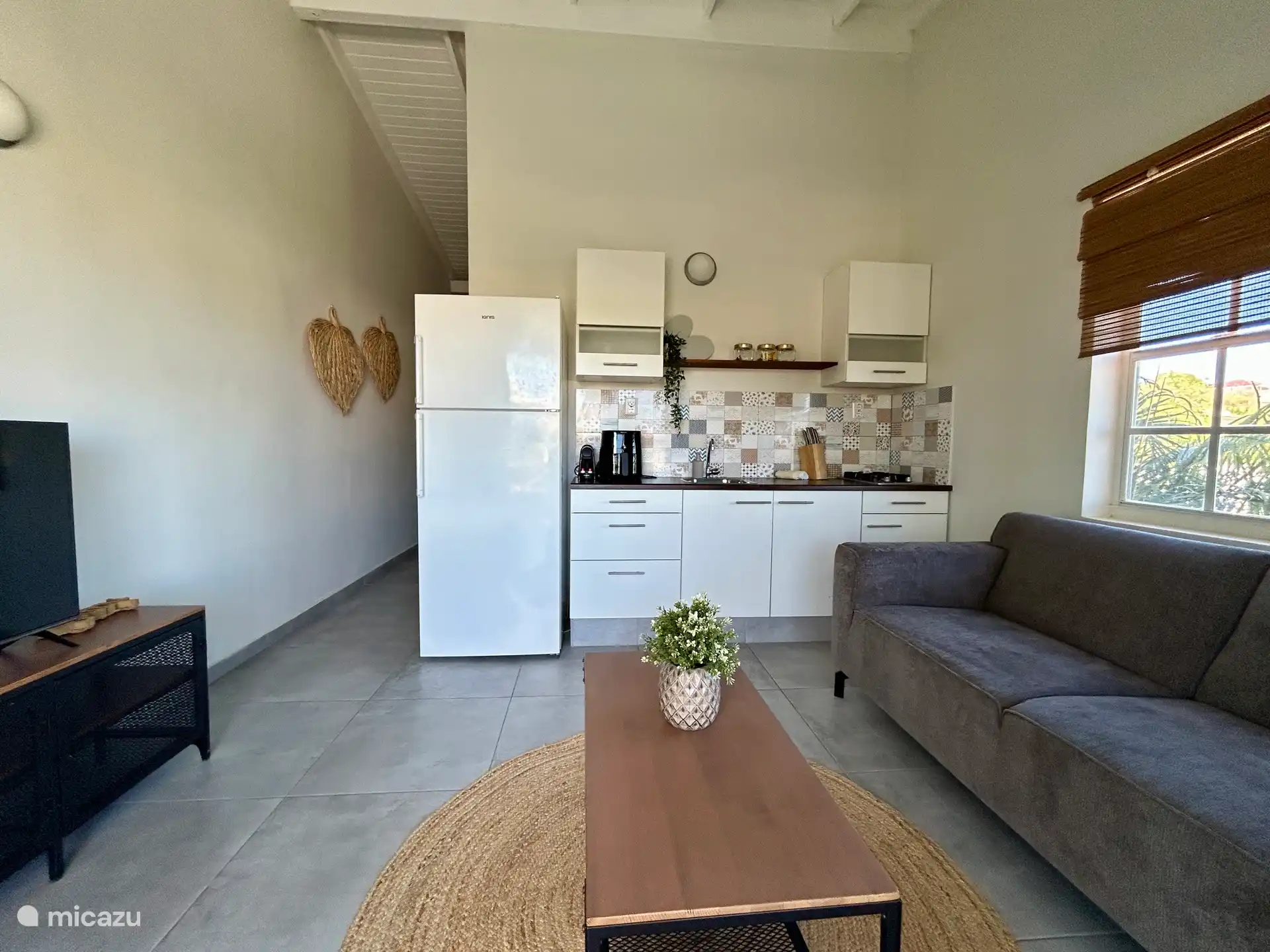 Salon avec cuisine ouverte