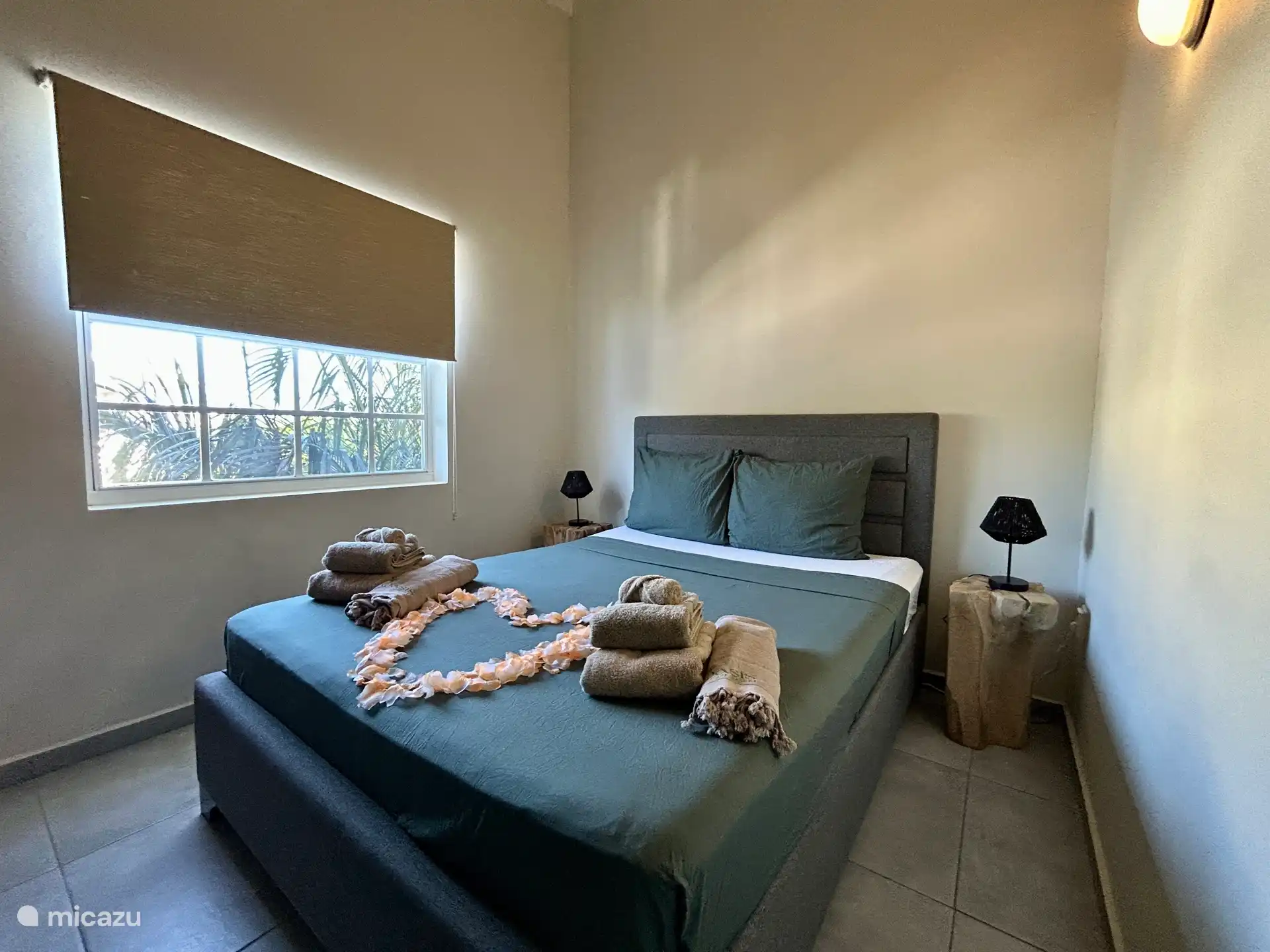 Chambre avec lit quen size.