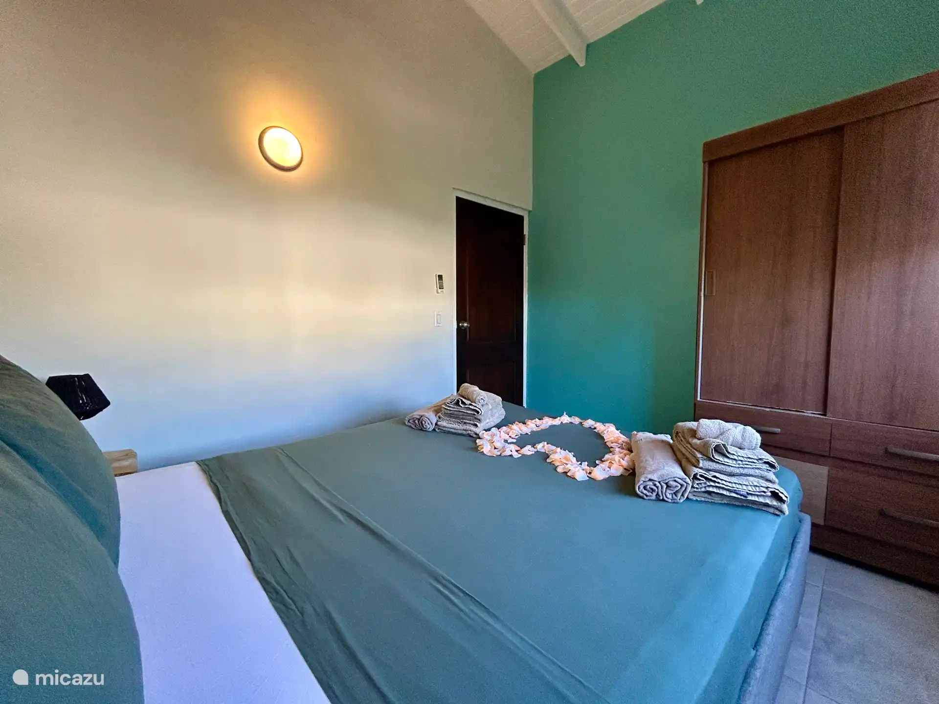 Chambre avec lit quen size.