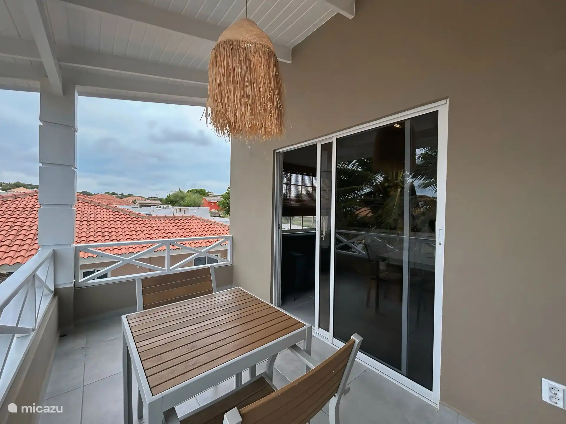 Balcon où vous pourrez vous détendre et manger.