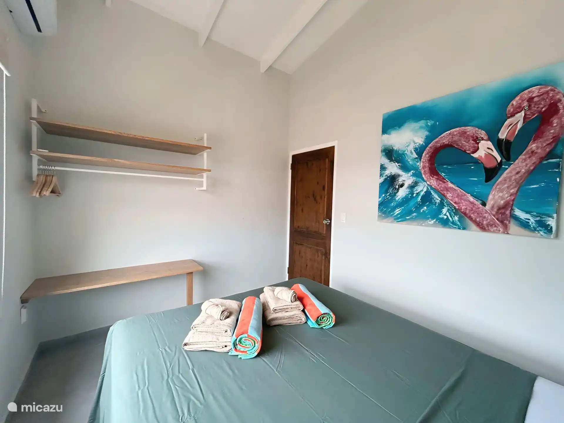 Chambre avec lit quen size.