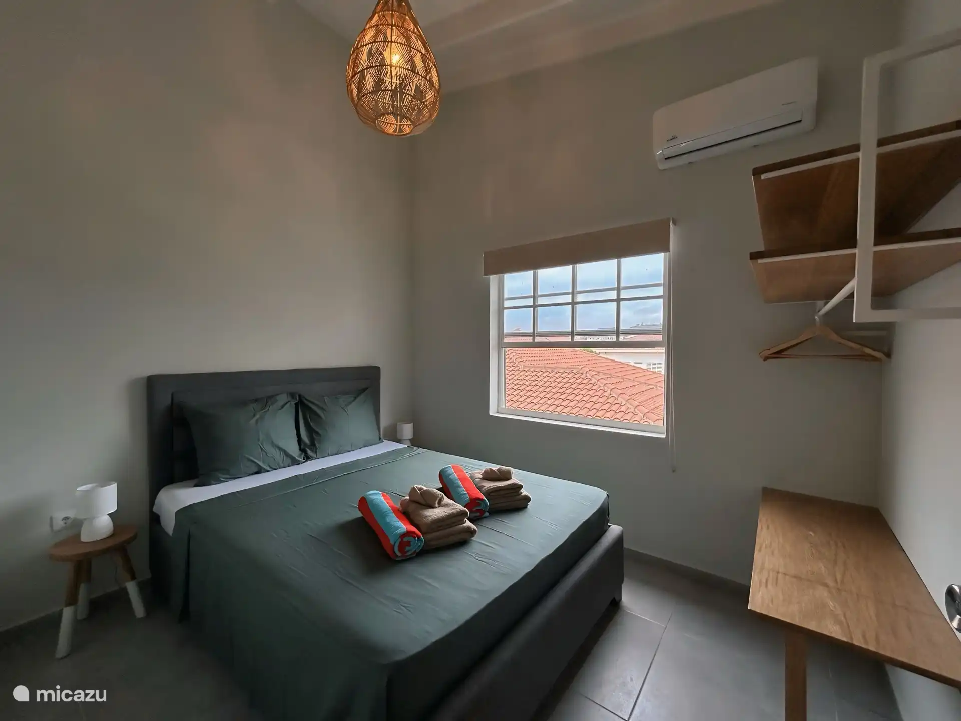 Chambre avec lit quen size.