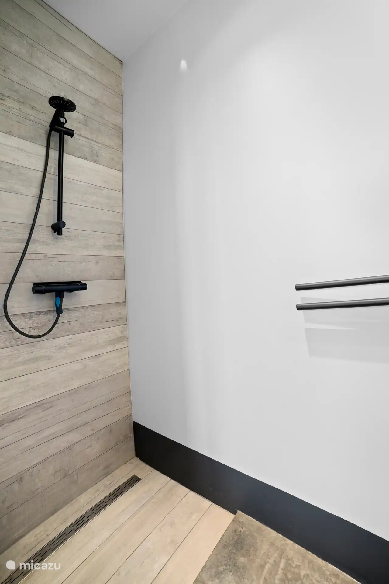 bathroom ensuite 2nd bedroom