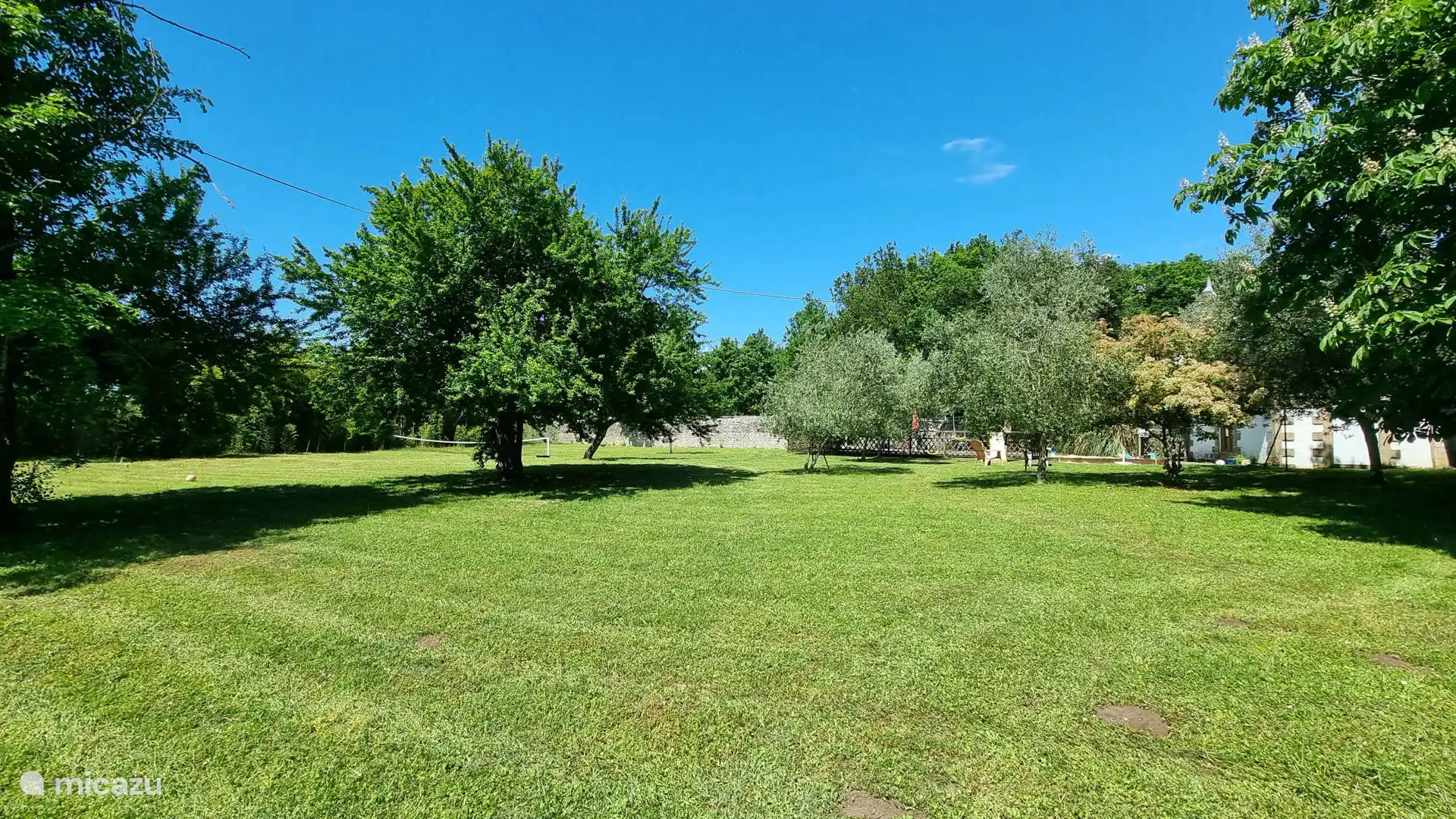 Privater Park und Schwimmbad